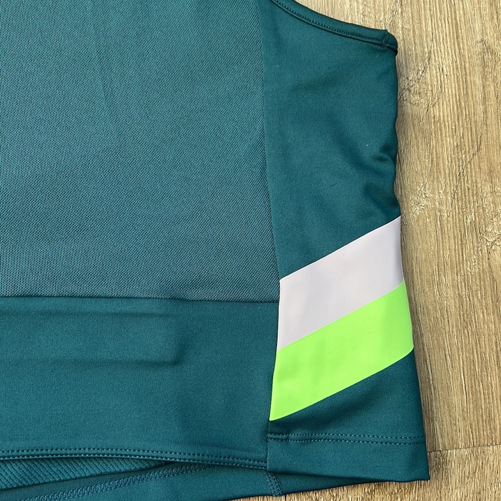 NWT Nike Dry Tight Fit Women’s Green Athletic Sports Bra Crop Top Size 2X - Picture 9 of 16